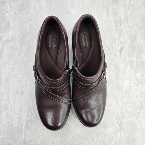 Clarks Comfort Ankle Booties Sz 7 Brown Leather Low Heel Preppy Work Shoe Boots - Picture 2 of 11